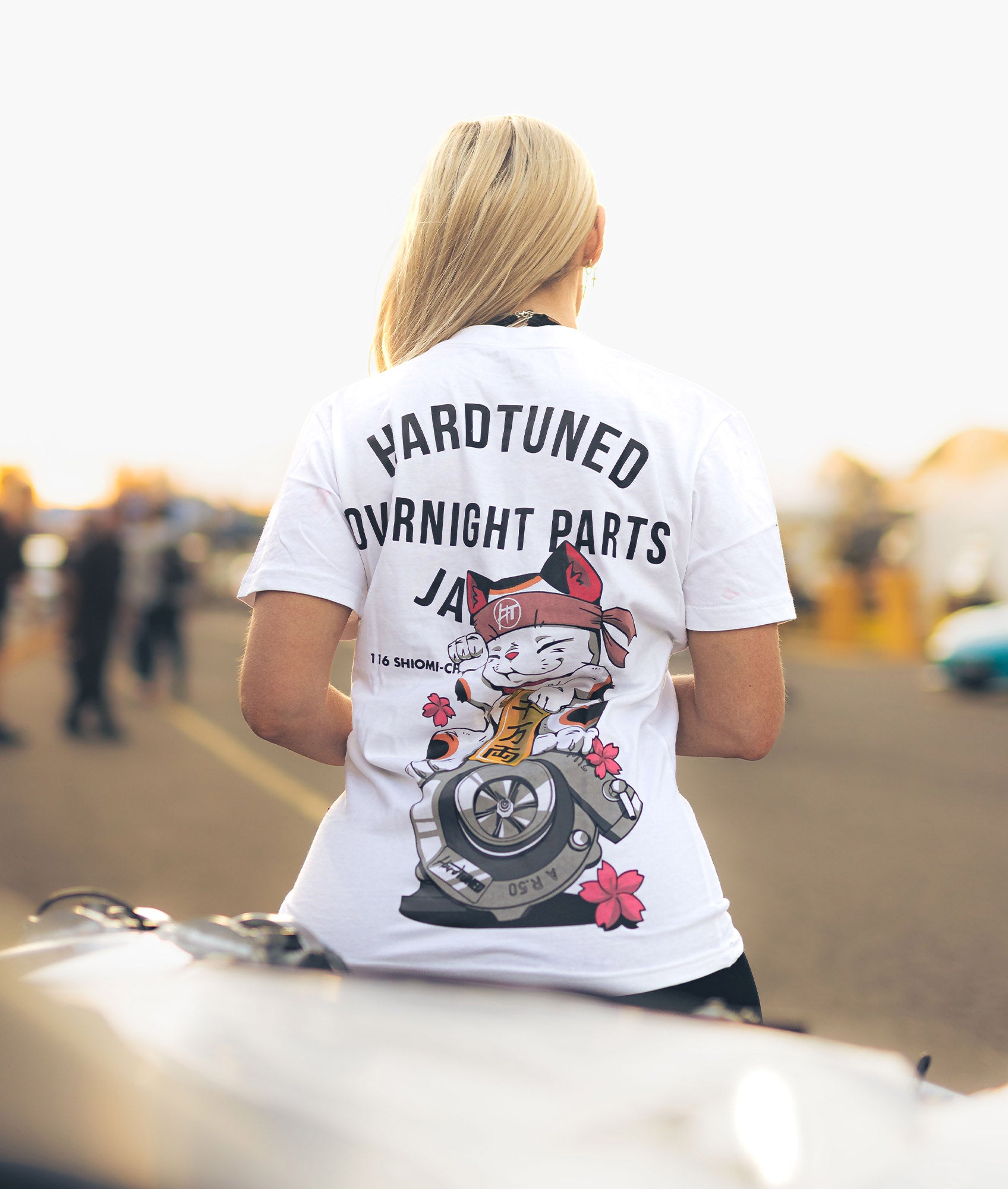 Women&#39;s Oversized Overnight Parts Kitty Tee